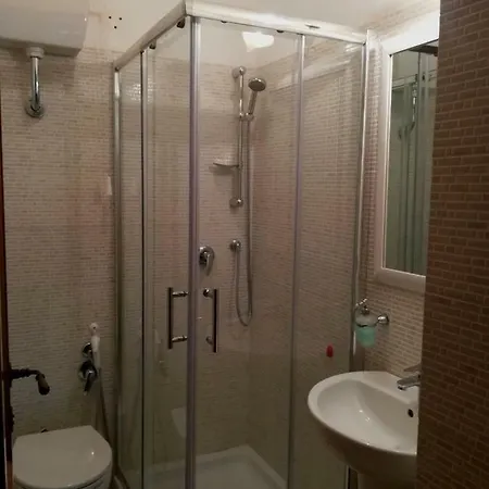 特拉希亚农家乐 *